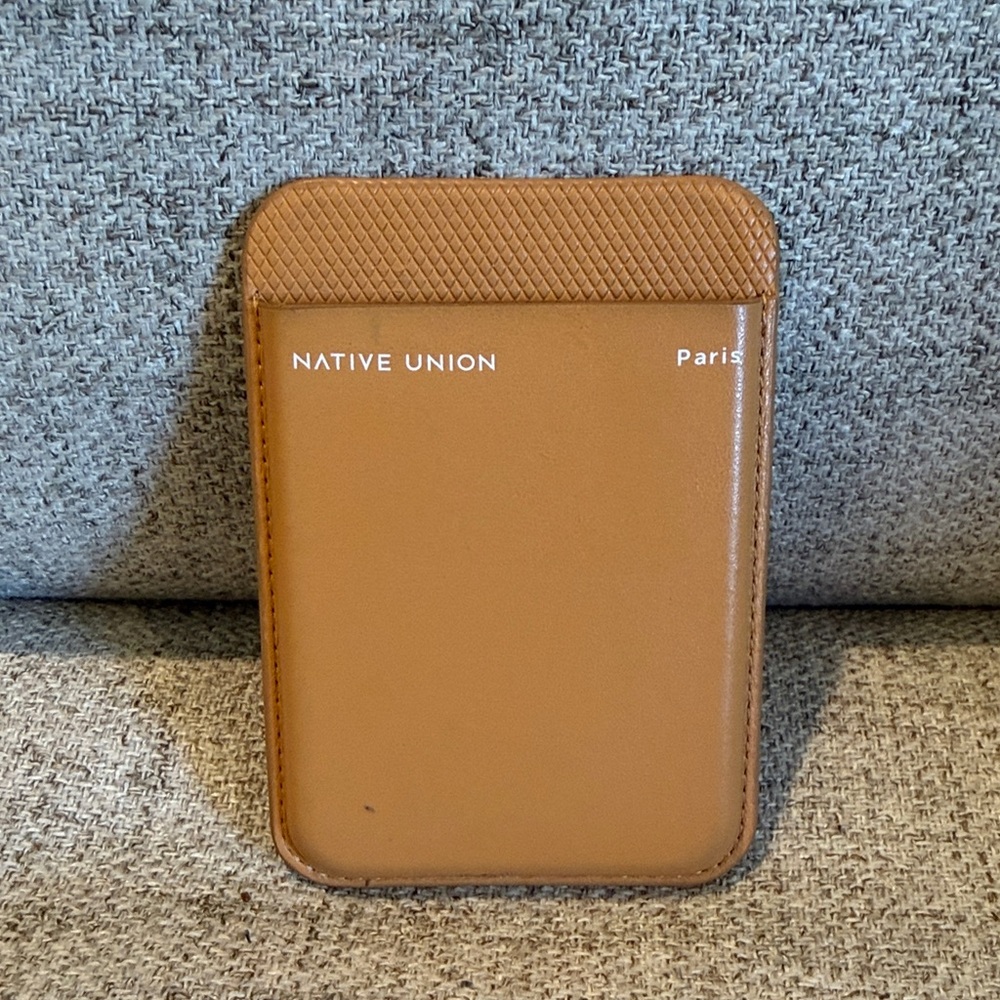 Native Union (Re)Classic Wallet • MagSafe Compatible • Kraft color• used